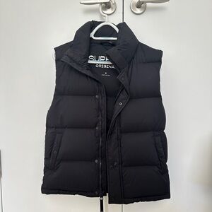 Aritzia Super Puffer Vest Original Size small. Like New.